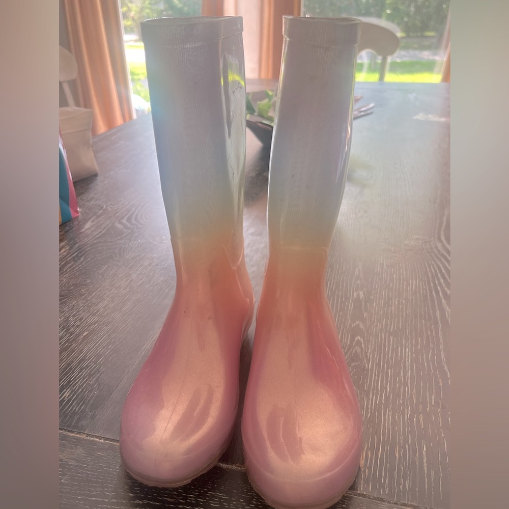 Girls size 2 rain boots. Cat & Jack. Rainbow.